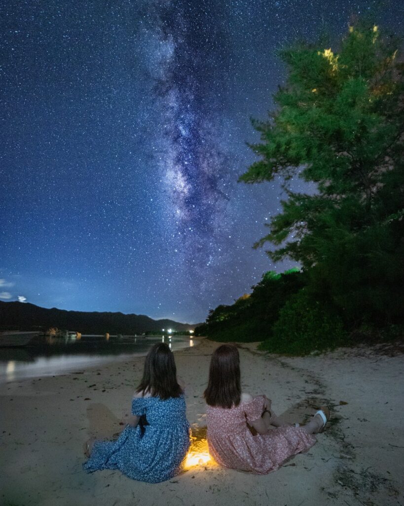 女性 石垣島 天の川 星空フォト 撮影